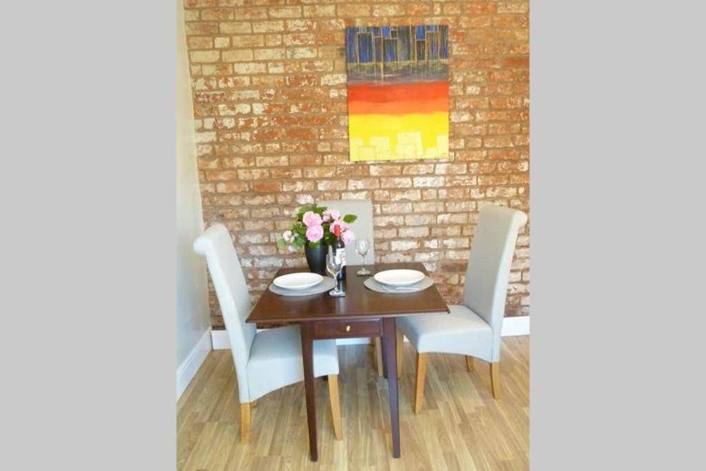 Cosy And Peaceful Maisonette With Terrace, 基德明斯特 外观 照片