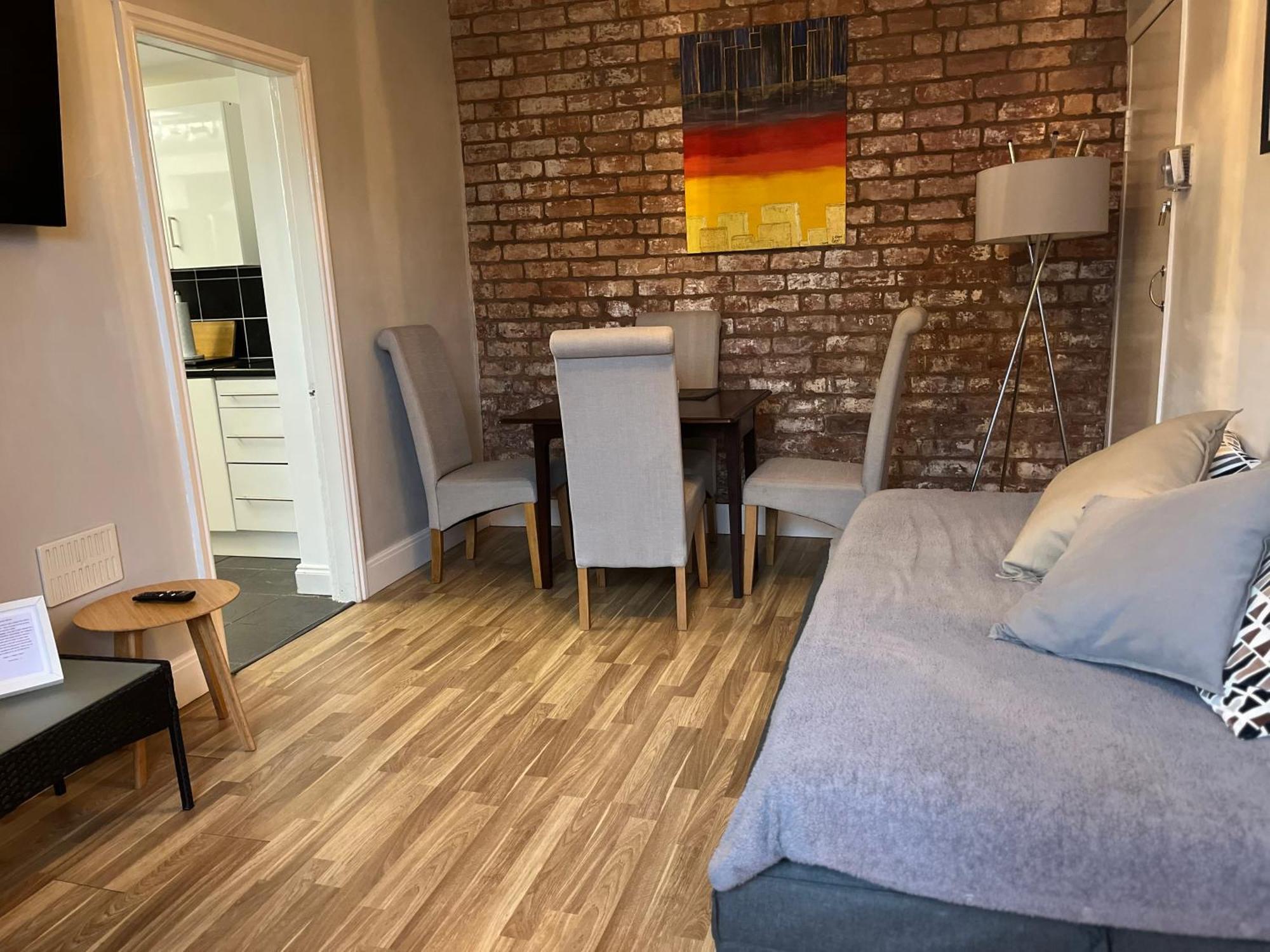 Cosy And Peaceful Maisonette With Terrace, 基德明斯特 外观 照片